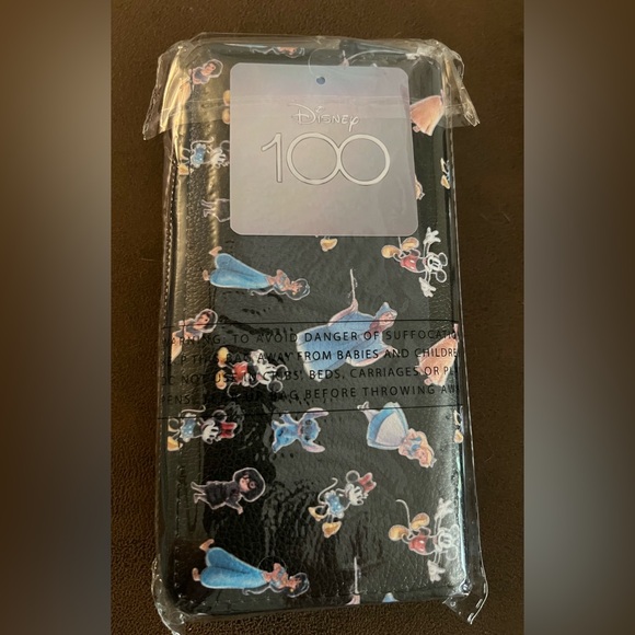Disney 100th Deluxe Wallet for Adult & Kid - Picture 2 of 3